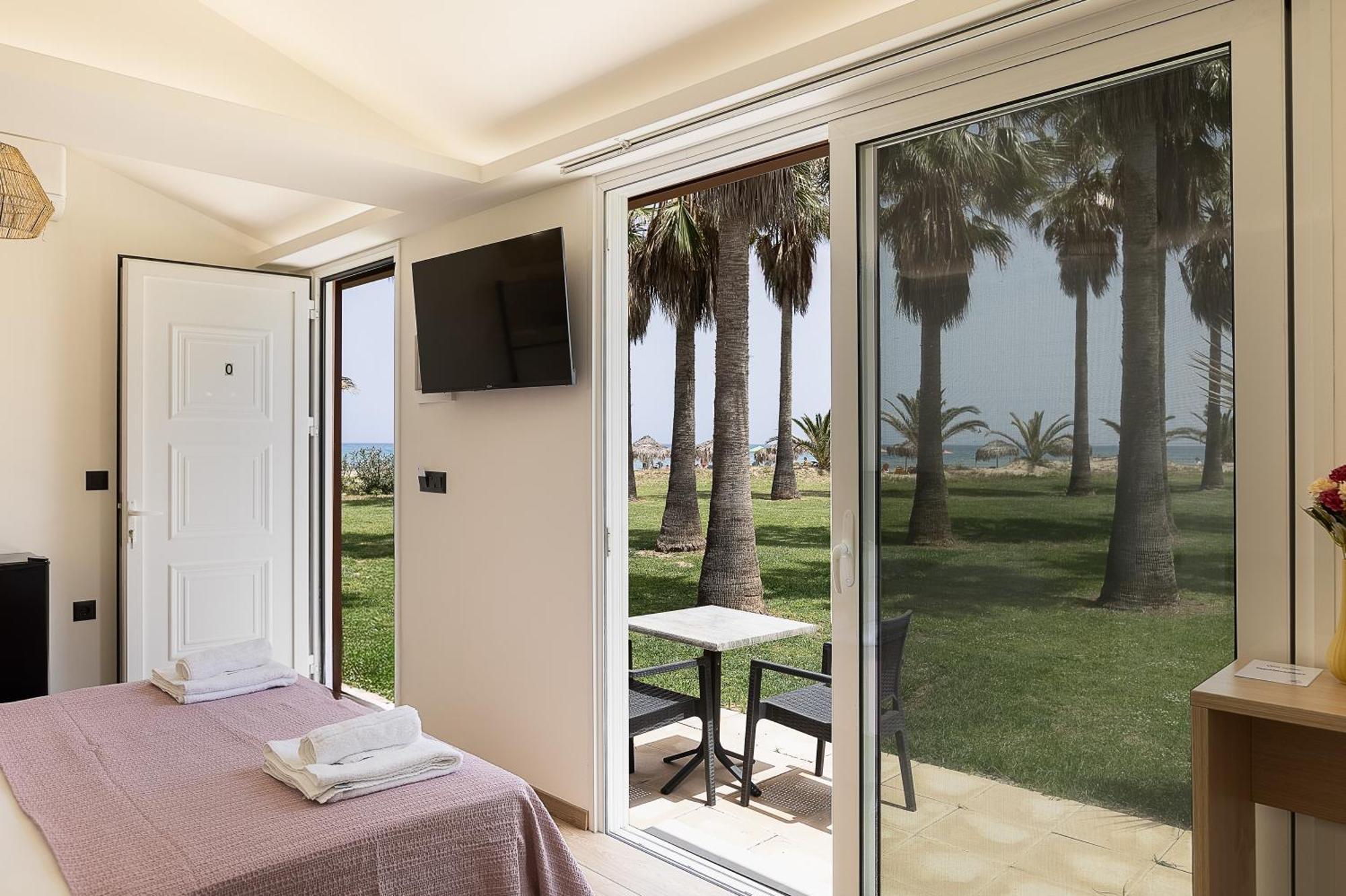 La Palma Beachfront Suites 耶奥伊乌波利斯 外观 照片
