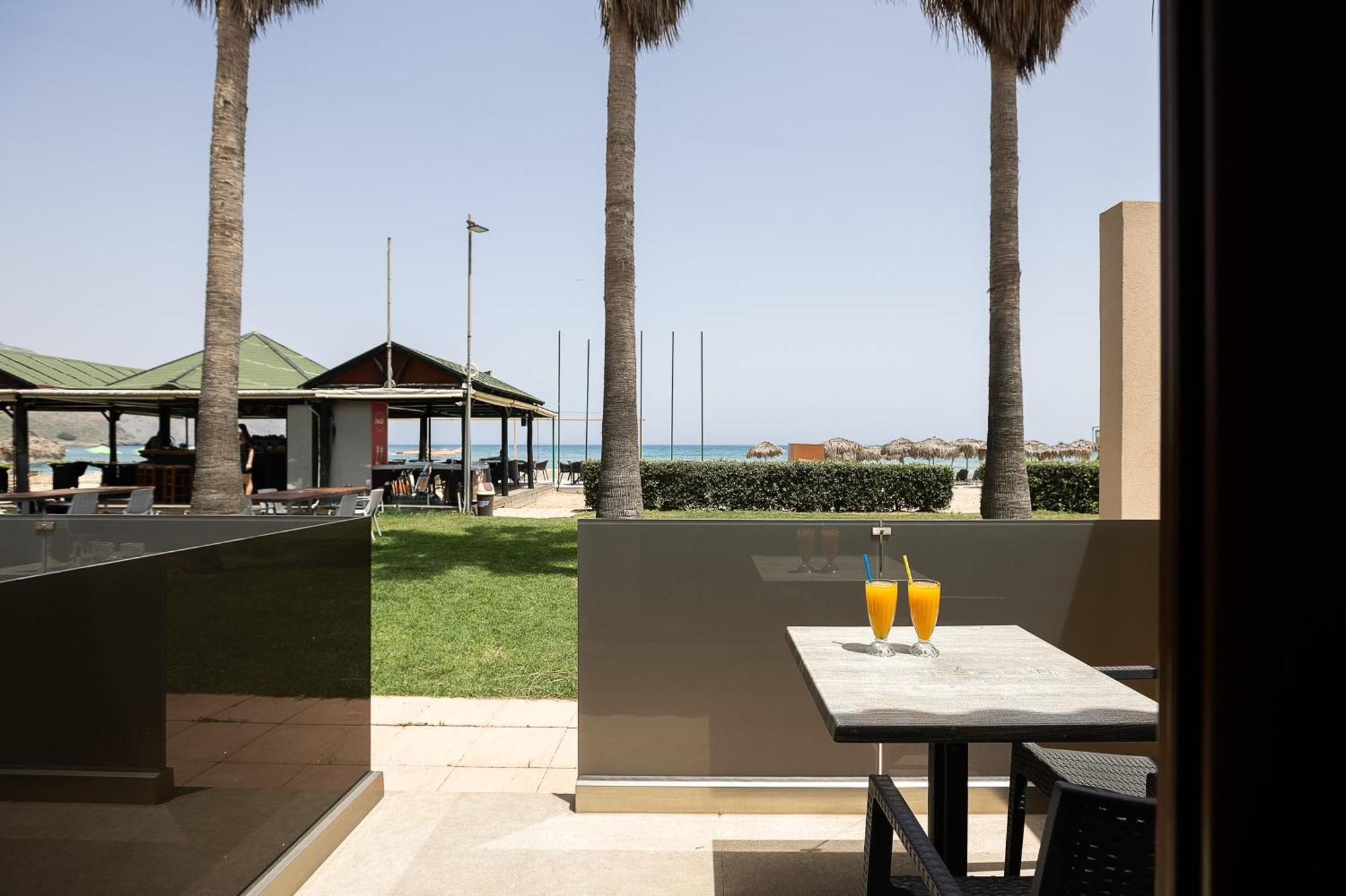 La Palma Beachfront Suites 耶奥伊乌波利斯 外观 照片