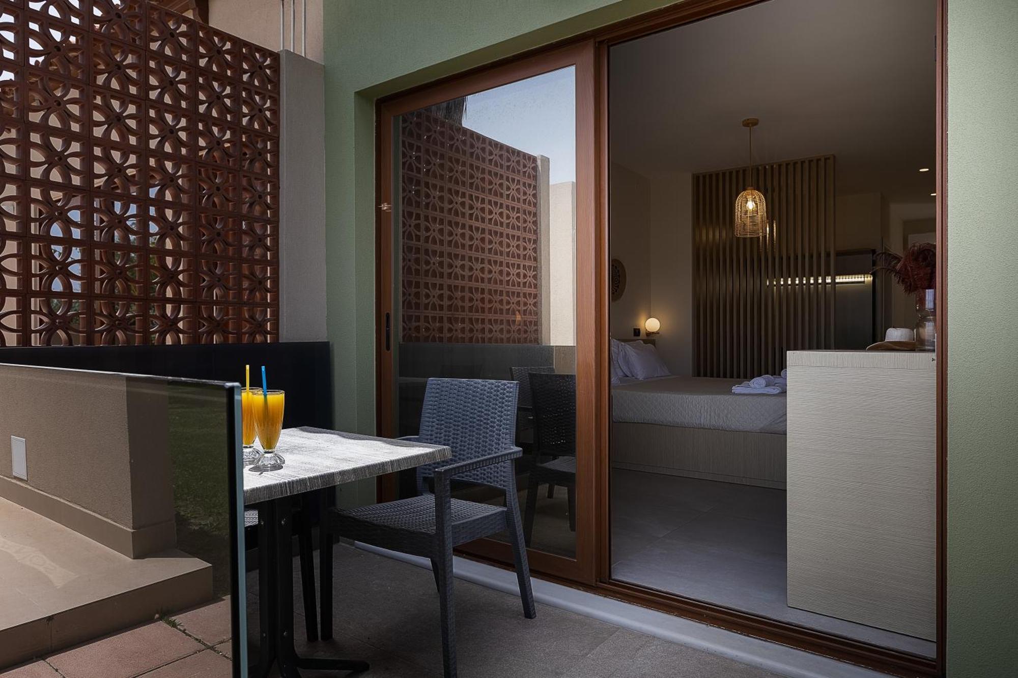 La Palma Beachfront Suites 耶奥伊乌波利斯 外观 照片