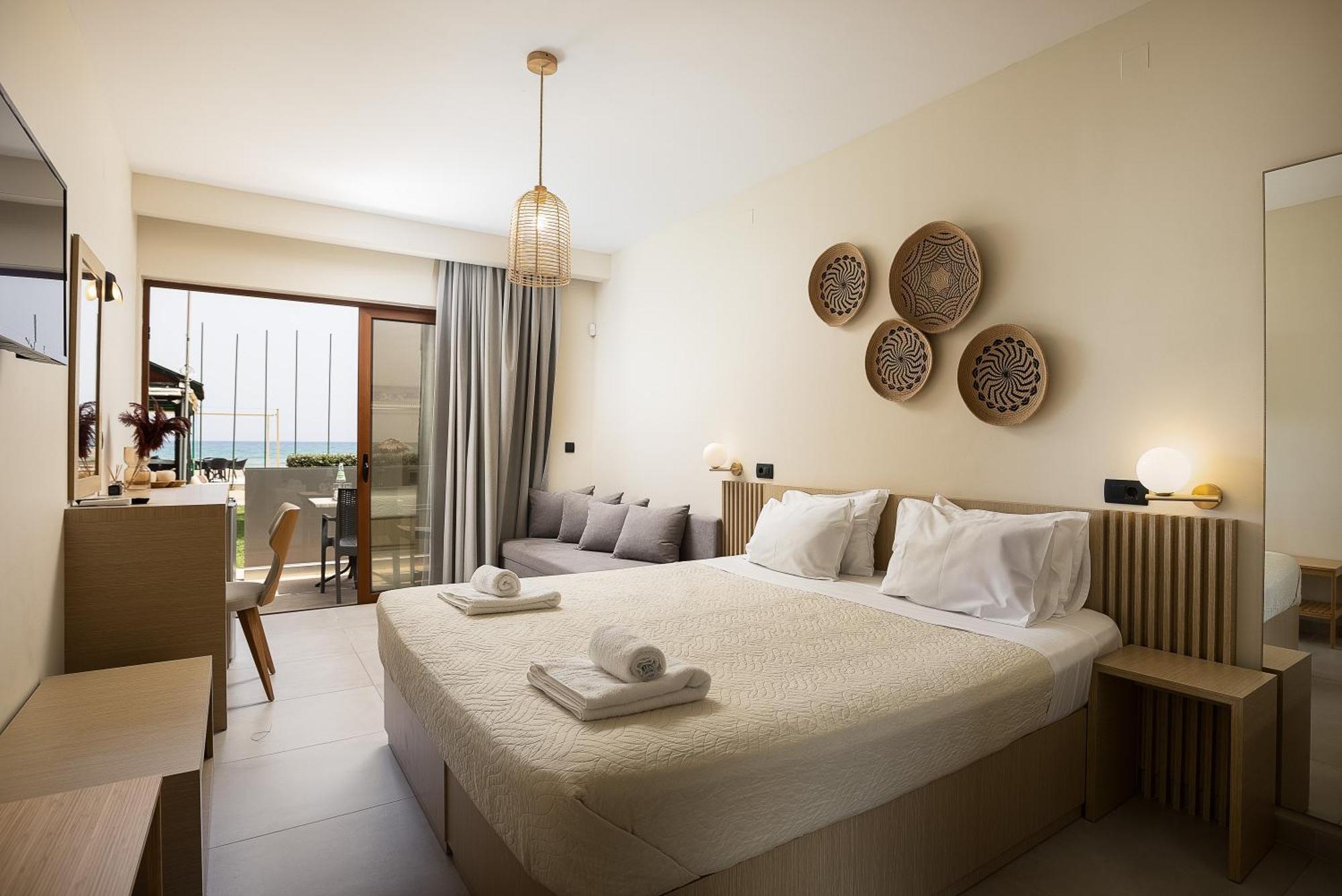La Palma Beachfront Suites 耶奥伊乌波利斯 外观 照片