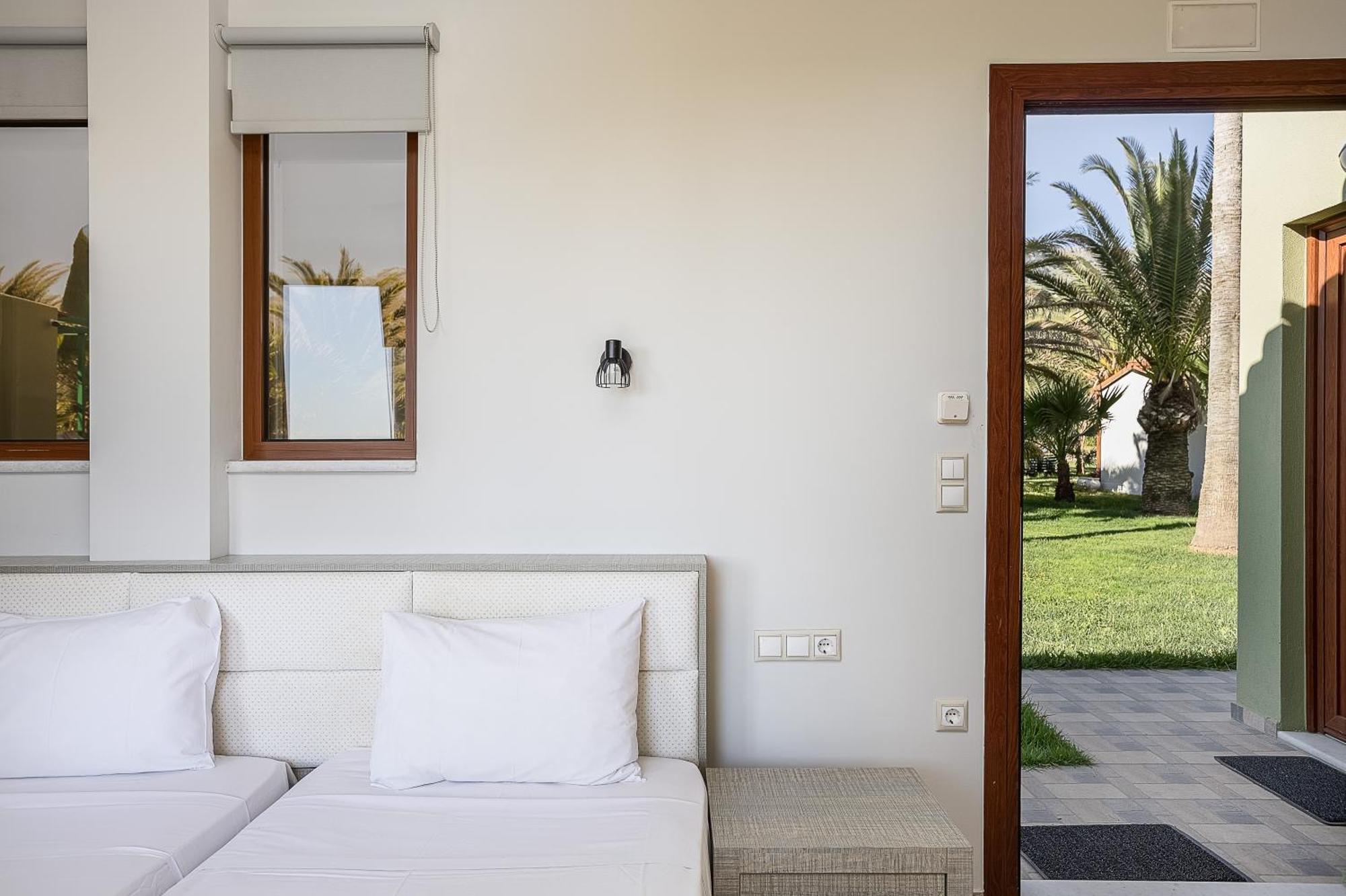 La Palma Beachfront Suites 耶奥伊乌波利斯 外观 照片