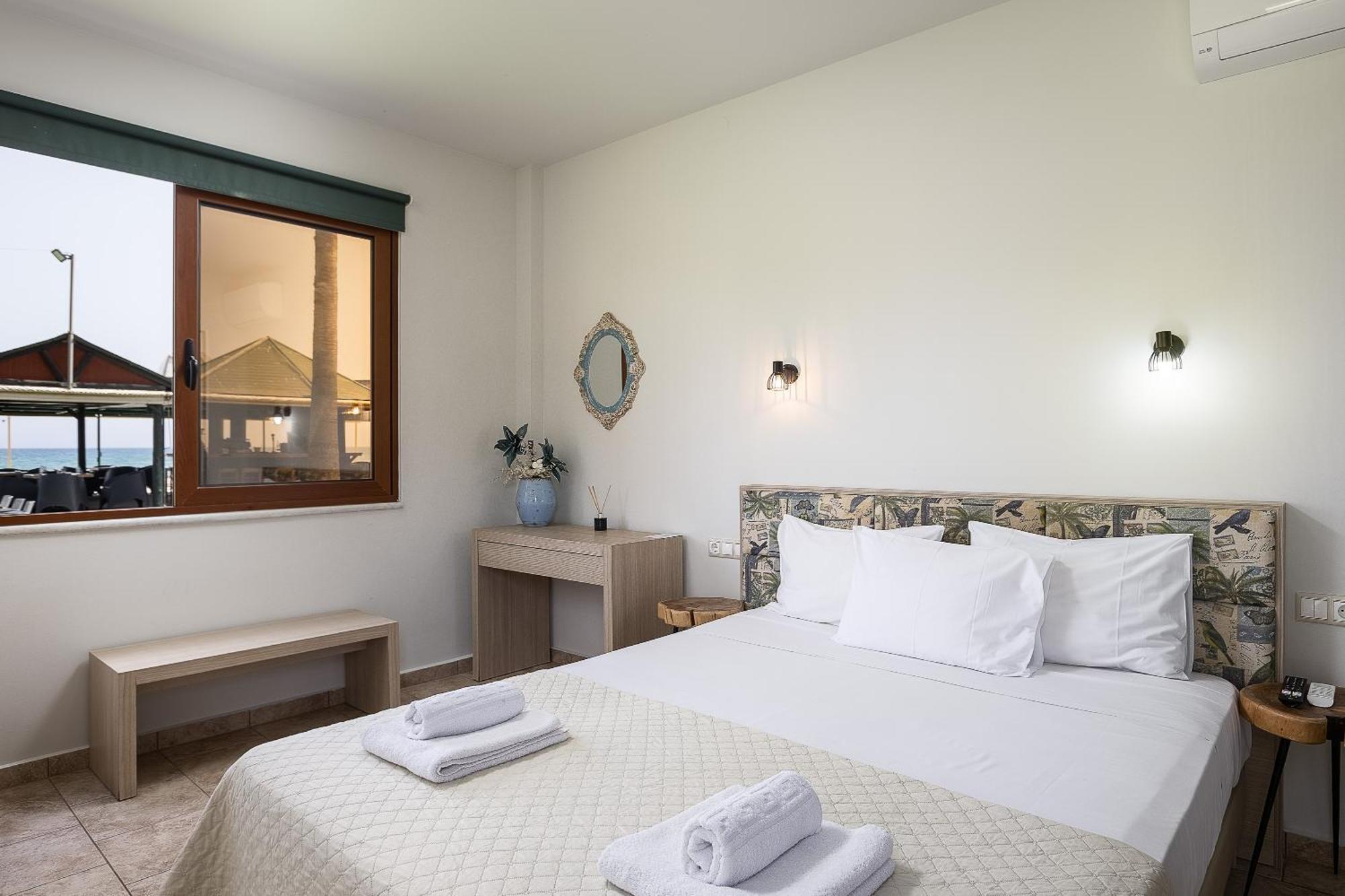 La Palma Beachfront Suites 耶奥伊乌波利斯 外观 照片