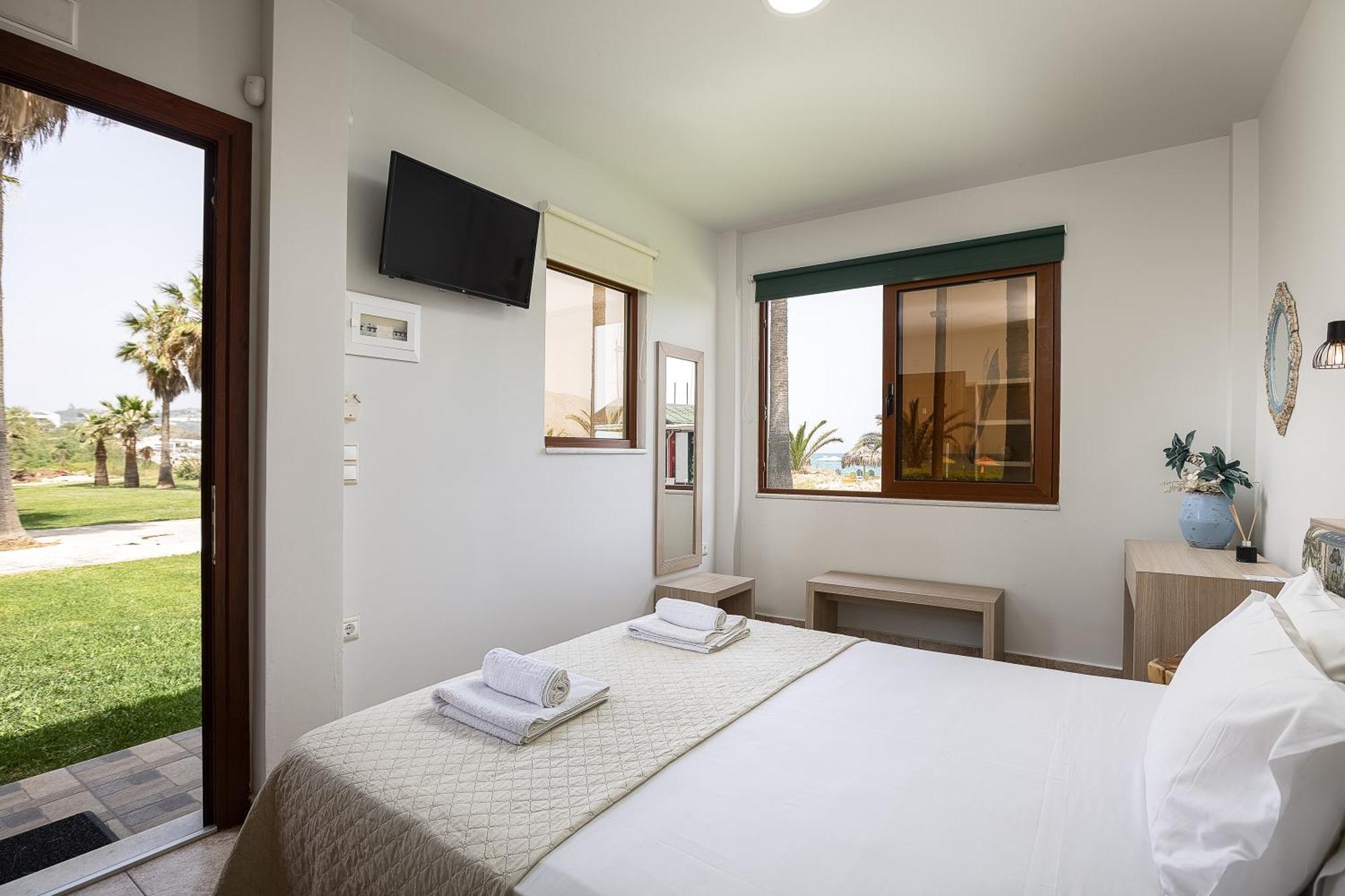 La Palma Beachfront Suites 耶奥伊乌波利斯 外观 照片