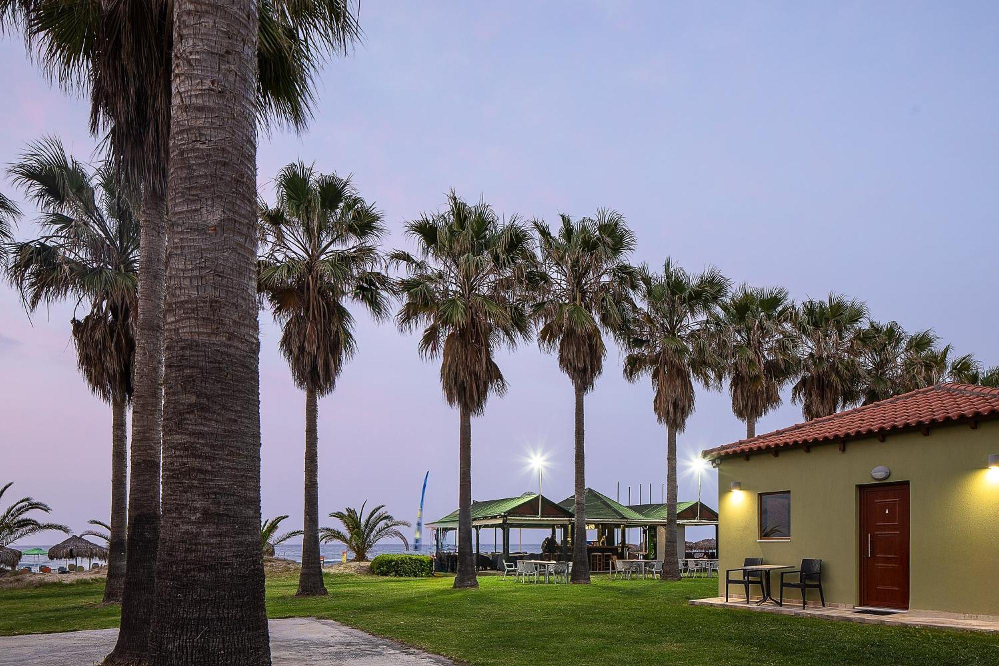 La Palma Beachfront Suites 耶奥伊乌波利斯 外观 照片